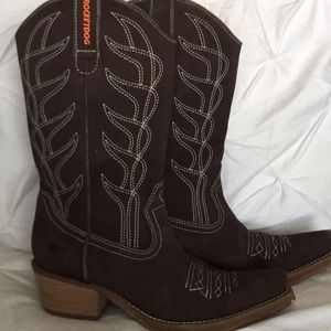 Suede brown boot